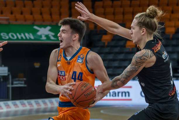 无疑是在竞 无疑是在竞